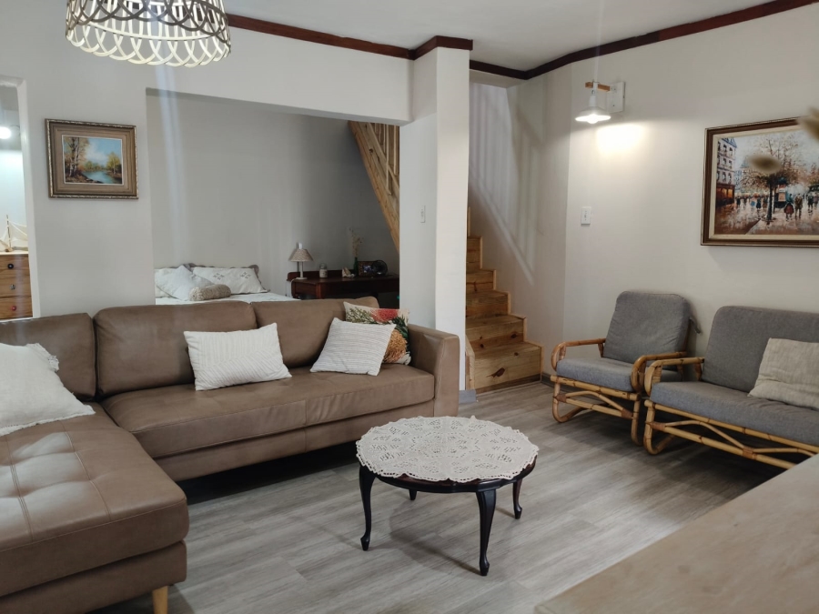 6 Bedroom Property for Sale in Paradise Beach Eastern Cape